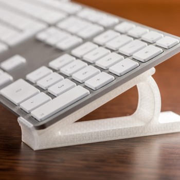 Keyboard Stand Simple – Dudukan Keyboard Ergonomis Bahan PLA Print 3D